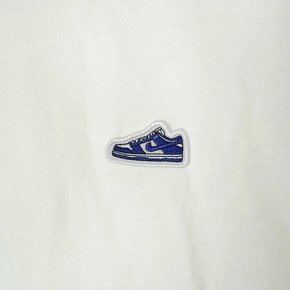 Nike Mens Loose Fit Dunk Low Sneaker Patch T-Shirt White FV3751-100 XL‎ NWT